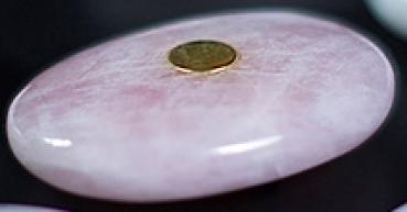 Energie-Magnetstein Rosenquarz - silberfarbener Magnet